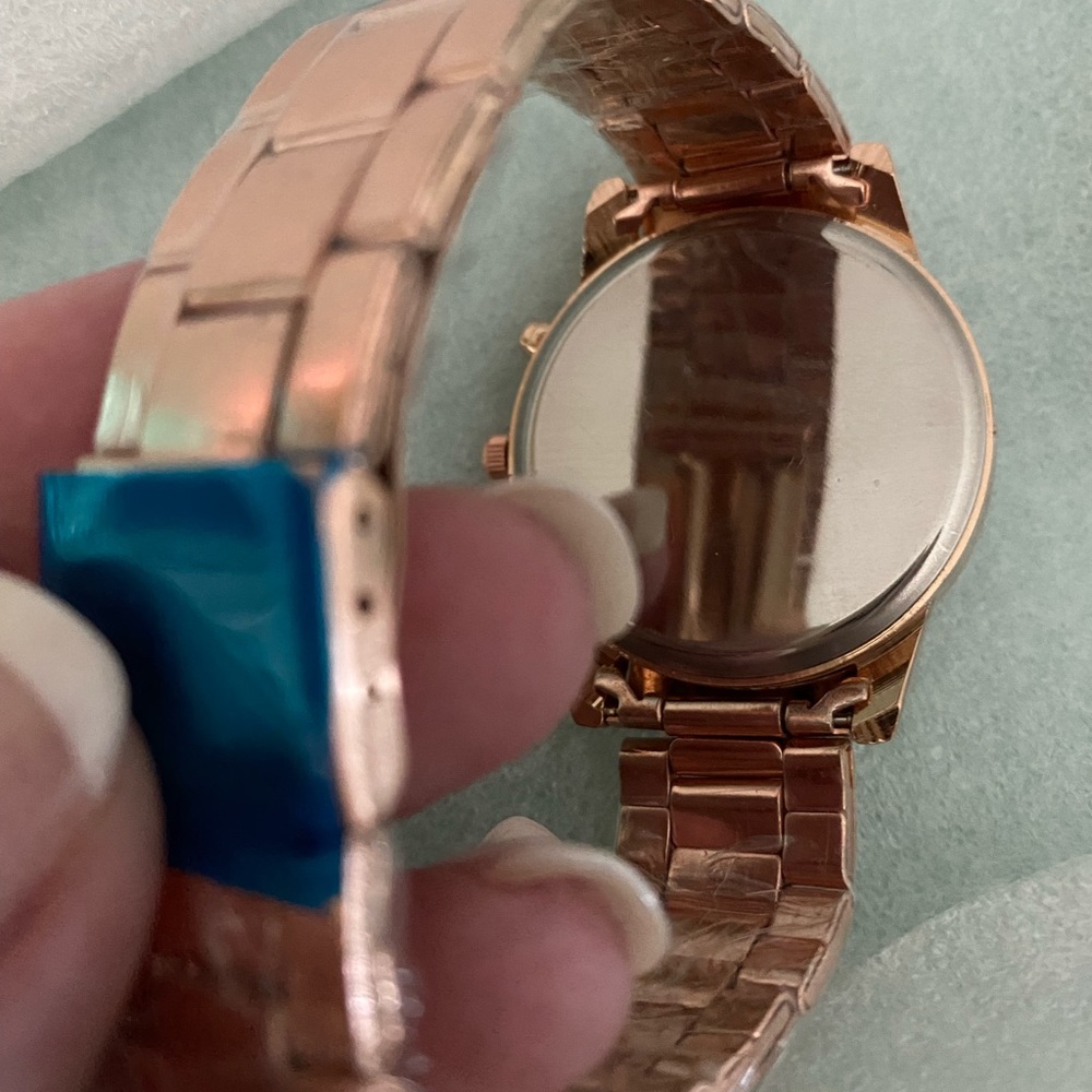 Women’s ROSEGOLD watch - Picture 2 of 6